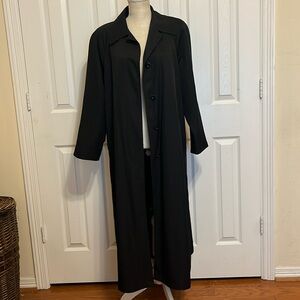 Black Lightweight Button Down Trench Coat by Bernardo/ Size 8/ Like NEW